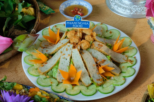 Món ăn Cơm chiên chả cá ngũ sắc