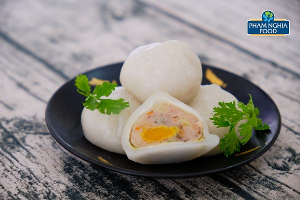 Nhân trứng muối nổi bật và tạo điểm nhấn riêng cho Pati tiểu long bao