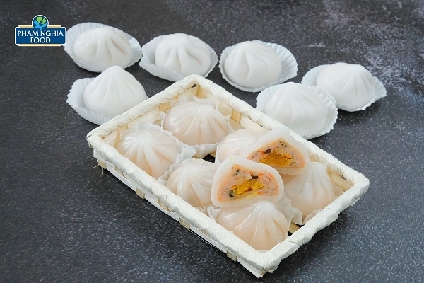 Chinh phục vị giác bằng sự kết hợp hoàn hảo của nhân thịt cùng chả cá thát lát đặc sản và rau củ tươi!
