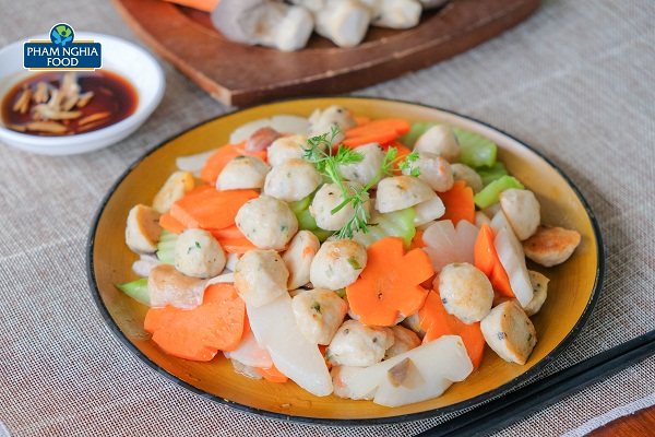Món ăn đầy màu sắc với cá viên rau củ đầy dinh dưỡng mà lại vô cùng thơm ngon, hấp dẫn!