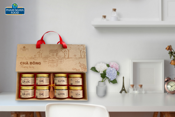 Đặc biệt là đối với các doanh nghiệp, chọn một hộp quà Tết sao cho vừa thể hiện sự quan tâm, vừa có giá trị và mang dấu ấn riêng là điều không hề dễ dàng!
