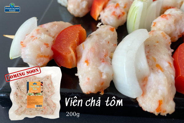 Chả tôm viên nổi bật với màu sắc tươi tắn, hình dạng độc lạ và hương vị dai ngon