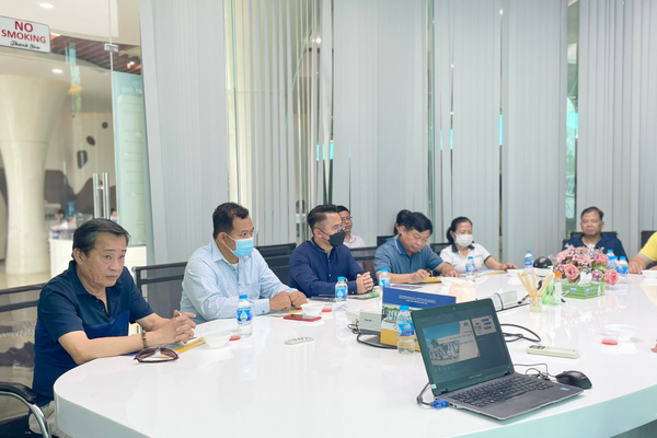 Ngài H.E Ung Dipola cùng Đại sứ quán Việt Nam tại Campuchia Nguyễn Huy Tăng và ông Oknha Leng Rithy giới thiệu về dự án sắp tới