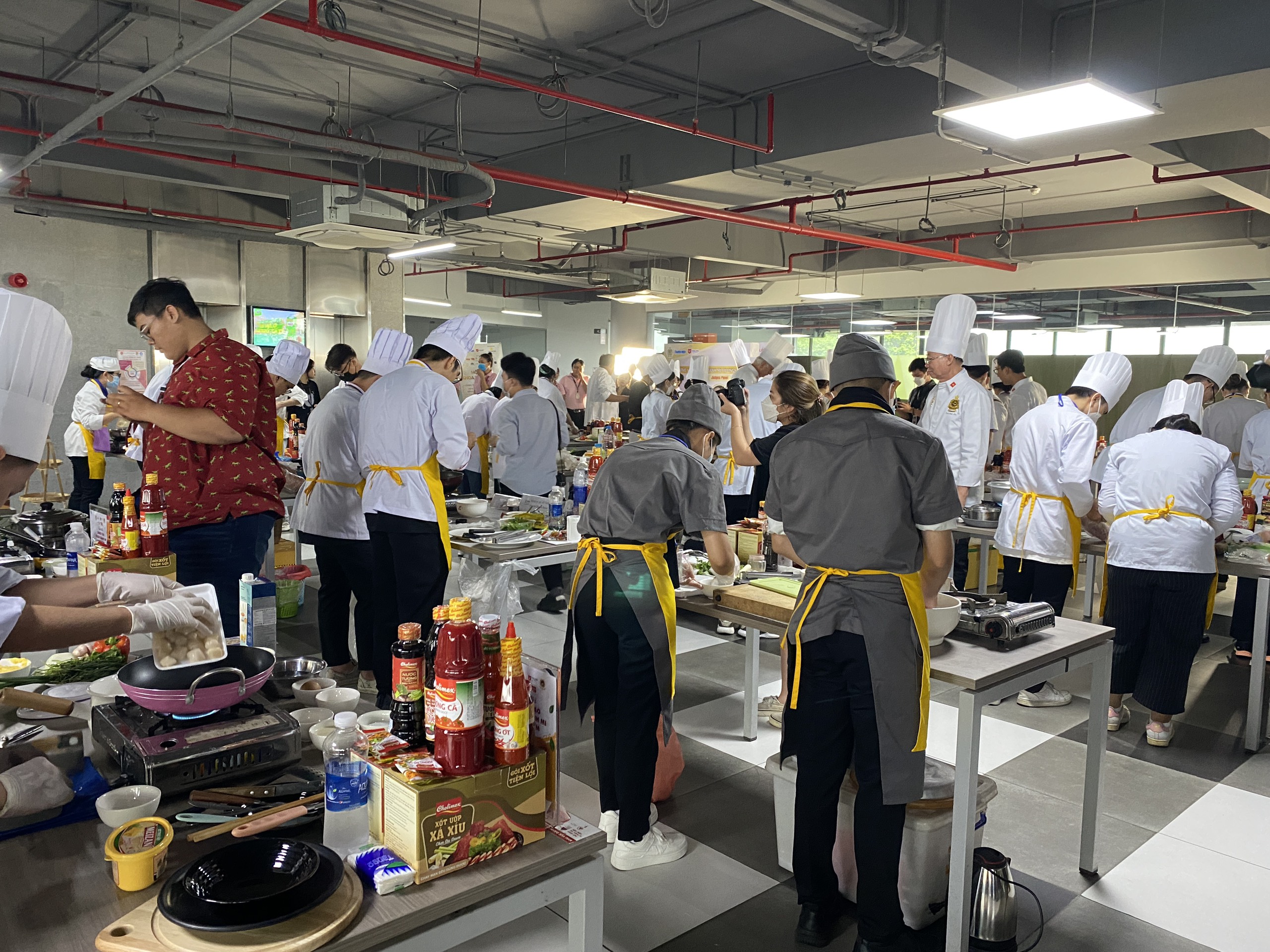 Cuộc thi sáng tạo nhân bánh mì Việt Nam của các bạn sinh viên diễn ra vô cùng sôi nổi