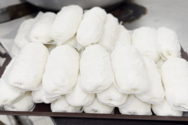 Những chiếc bánh bao nóng hổi được chính tay các thành viên Phạm Nghĩa hấp lên