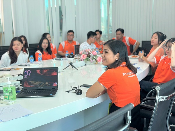 Cô Trần Thị Mỹ Phụng - Giảng viên Trường Cao Đẳng FPT Polytechnic, cố vấn nội dung cho cuộc thi TVC Sáng tạo PHAM NGHIA FOOD 2023