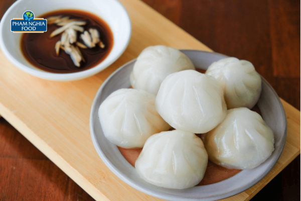 Kết hợp với súp, canh sẽ làm tăng độ ngon cho món Tiểu long bao, đảm bảo đủ dưỡng chất cho bé hoạt động hăng say