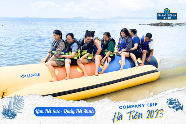 Những nụ cười tươi tắn bên những người đồng nghiệp đáng yêu sẽ mãi là một khoảnh khắc đáng nhớ
