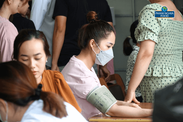 Chương trình Khám sức khỏe định kỳ cho CNV được diễn ra đều đặn hằng năm cũng giúp tập thể nhân viên an tâm làm việc, cống hiến hết mình vì những giá trị chung cho Phạm Nghĩa