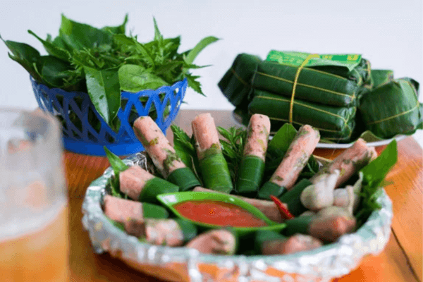 Nem chua là món ăn đặc sản không thể thiếu trong ngày Tết