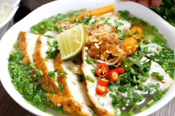 Bánh canh chả cá dễ dàng “đánh gục” trái tim của thực khách ở mọi lứa tuổi