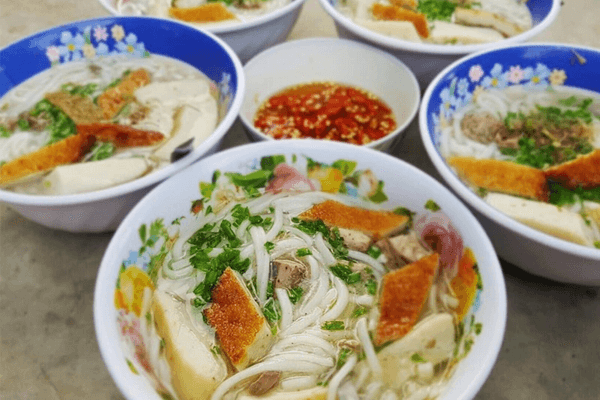 Bánh canh chả cá Nha Trang khiến du khách thập phương mê mẩn