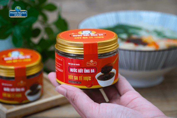 Sản phẩm được chế biến từ sả, ớt, tỏi... và 4,5% khô mực – tạo vị cay nồng độc đáo, ngon khó cưỡng