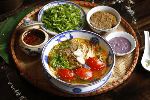 Tô bún riêu cua đồng nóng hổi – gợi nhớ hương vị quê nhà