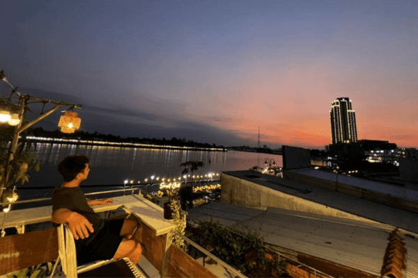 Nhà Tam Hảo – một trong những quán cà phê view đẹp ở Cần Thơ phù hợp ngắm bình minh, hoàng hôn và tận hưởng nhịp sống chậm giữa lòng thành phố