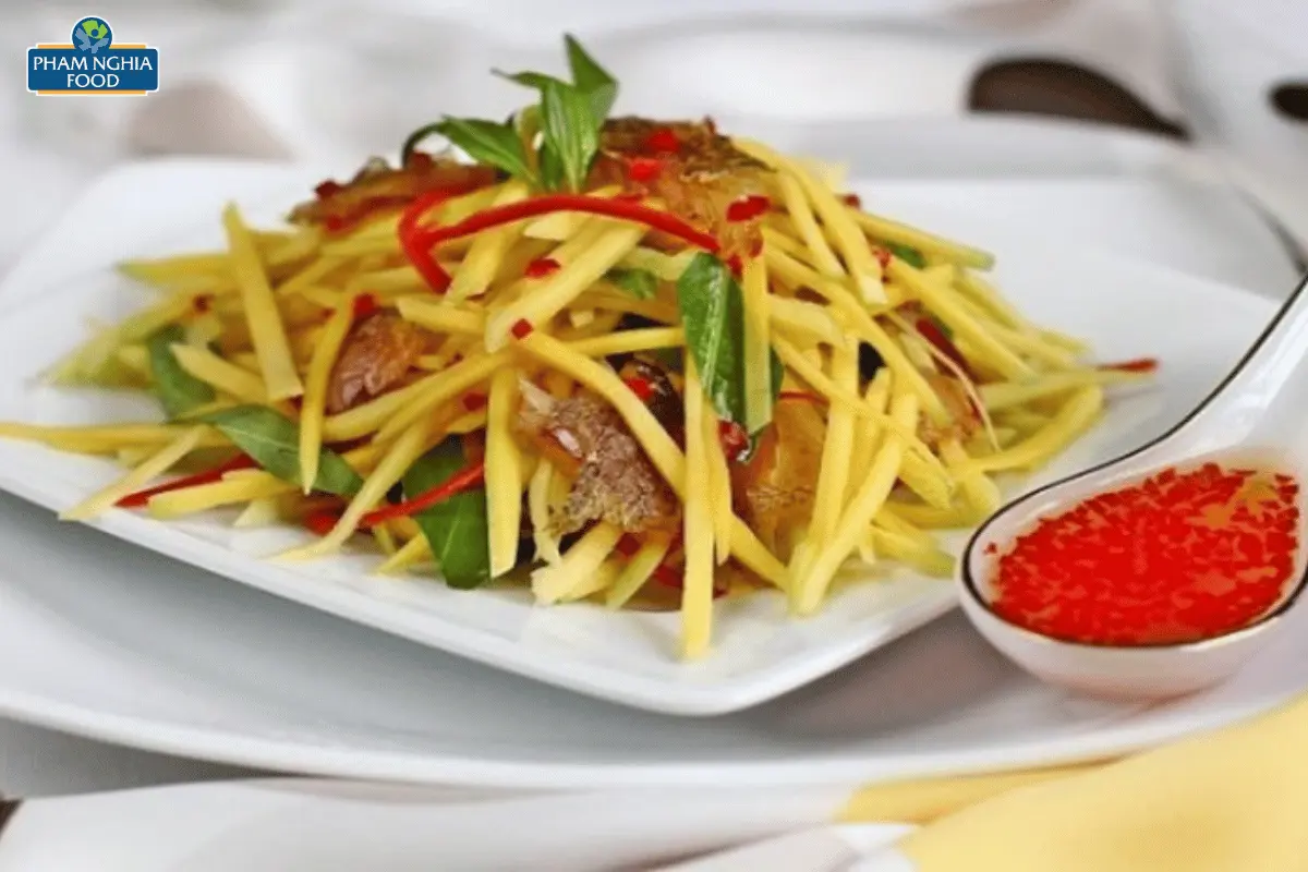 Gỏi xoài cá thát lát rút xương