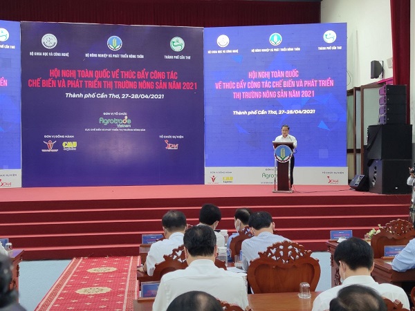Đồng chí Trần Việt Trường, Chủ tịch UBND TP Cần Thơ tham gia phát biểu tại hội nghị. (Nguồn ảnh: Báo Cần Thơ Online)