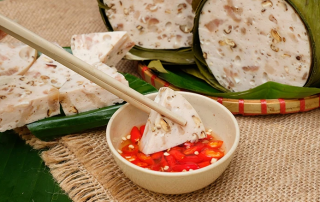 Chả ăn kết hợp cùng muối tiêu chanh hoặc nước mắm chua cay là “đúng bài” Nam Bộ!