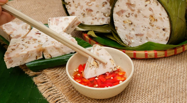 Chả ăn kết hợp cùng muối tiêu chanh hoặc nước mắm chua cay là “đúng bài” Nam Bộ!