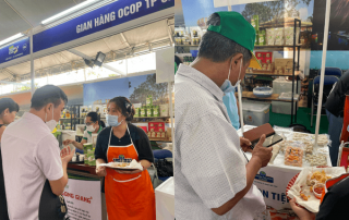 Khách tham quan gian hàng Pham Nghia Food tại Agritechnica Asia Live 2022