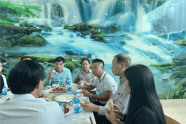Đoàn công tác của ông Nguyễn Như Tiệp đã có thời gian dùng bữa ấm cúng tại PHAM NGHIA FOOD