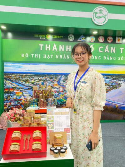 PHAM NGHIA FOOD cùng gian hàng của mình tại Phiên chợ do Diễn đàn Mekong Connect 2022 tổ chức