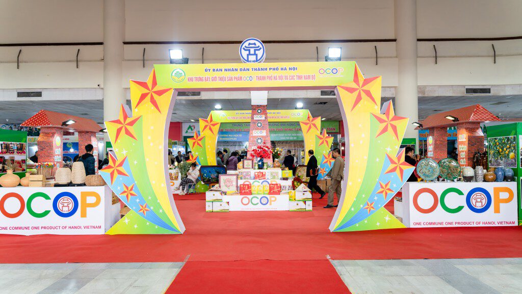 Sự kiện thu hút hơn 100 gian hàng và trên 2.000 sản phẩm OCOP, đặc sản vùng miền của Hà Nội, các tỉnh Nam Bộ và 29 tỉnh, thành trong cả nước