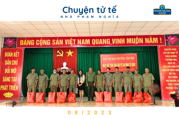 Đại diện công ty PHAM NGHIA FOOD trao tặng 15 suất quà tại “Ngày hội toàn dân bảo vệ tổ quốc” tại phường Tân Phú, TP Cần Thơ, khép lại kỳ Chuyện tử tế tháng 8 đầy ý nghĩa!