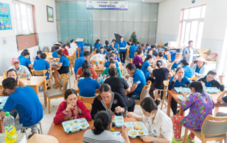 Khung cảnh “Buffet Thân Tình” sau kỳ nghỉ lễ 2/9 của mọi người tại nhà ăn Phạm Nghĩa