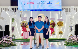 Team Phạm Nghĩa chụp ảnh lưu niệm tại chương trình