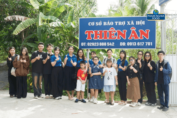 PHAM NGHIA FOOD đã tổ chức một chuyến thăm đến các em nhỏ tại Thiên Ân