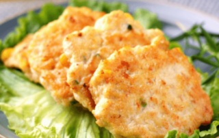 Chỉ vài bước đơn giản, bạn đã có ngay món chả tôm rau củ thơm ngon, đủ màu sắc. Bé nhà bạn chắc chắn sẽ bất ngờ và thích thú đấy!