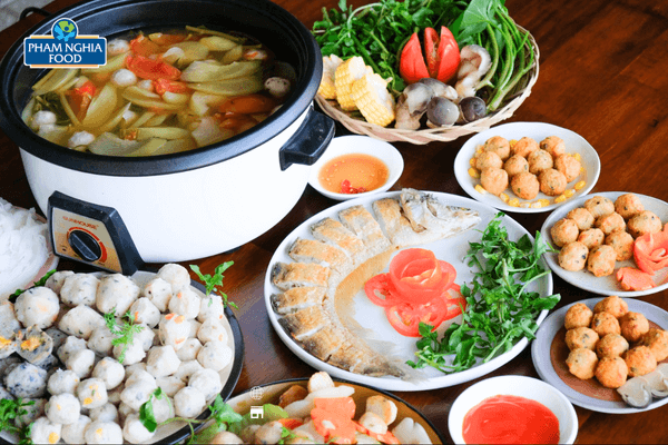 Biến mâm cơm ngày Tết thêm phong phú với combo quà Tết từ PHAM NGHIA FOOD