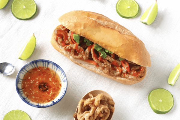 Bánh mì chả cá full topping sẽ là một bữa ăn hấp dẫn, no bụng cho mọi lứa tuổi