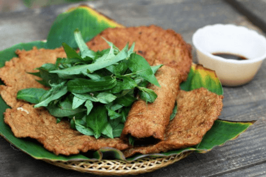 Ngày nay, từ nền tảng chả cá truyền thống, người dân đã sáng tạo nên bánh tráng chả cá