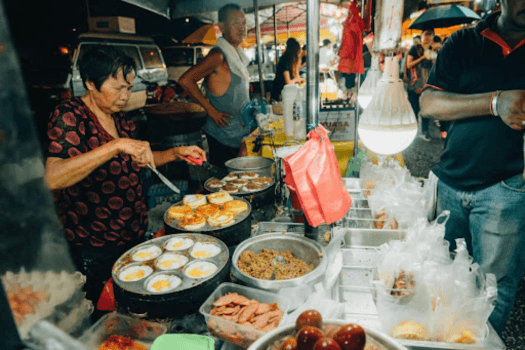Bánh mì, phở, cà phê sữa đá – giản dị nhưng đủ khiến thế giới say mê ẩm thực đường phố Việt Nam