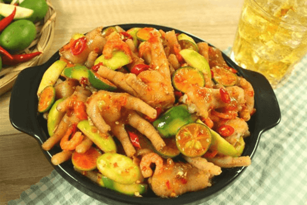 Thành phẩm chân gà sả tắc cóc non - món ăn vặt lý tưởng cho hội mê cay, chua kích thích vị giác