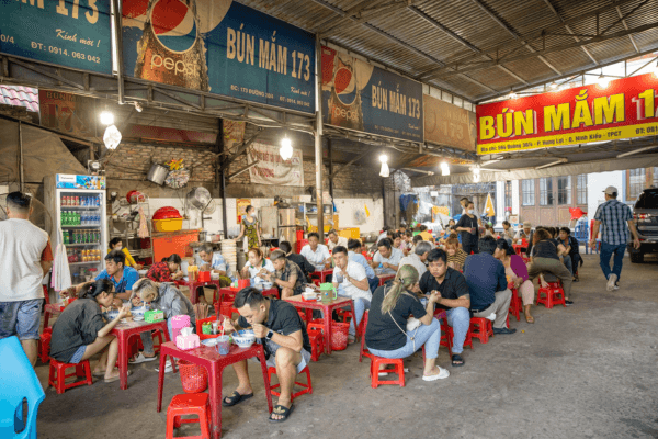 Bún Mắm 173 – quán ăn ngon Cần Thơ nổi tiếng với nước lèo đậm đà, topping đầy đủ, chuẩn vị miền Tây xưa