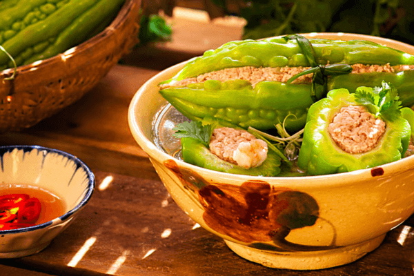 Món canh khổ qua quen thuộc mang ý nghĩa “khổ qua”, cầu mong năm mới nhẹ nhàng, an yên