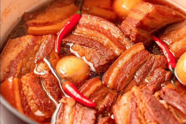 Thịt kho tàu mềm béo, đậm đà, đặc trưng hương vị mâm cơm nhà ngày Tết