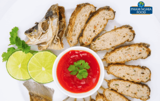 Cá Thát Lát Rút Xương Vị Hành Ớt Phạm Nghĩa Food nổi bật với vị cay nhẹ từ ớt, mùi thơm hành lá tự nhiên, thịt cá dai ngọt, dễ ăn và không lo xương dăm
