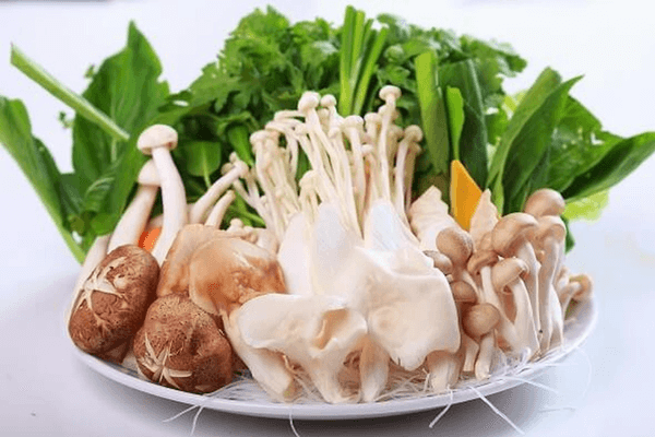 Nấm rơm, nấm kim châm tươi sạch giúp nước lẩu thêm thanh và ngọt tự nhiên