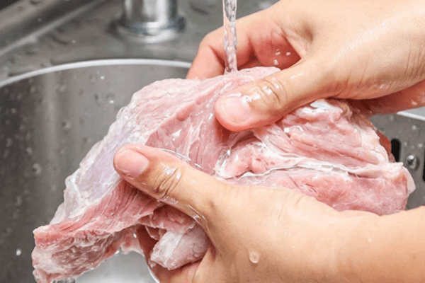 Chọn thịt nạc tươi là bí quyết quan trọng để làm ra mẻ chà bông heo ngon