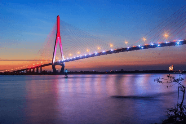 Cầu Cần Thơ đã góp phần quan trọng vào sự phát triển du lịch của Cần Thơ, thu hút đông đảo du khách trong và ngoài nước đến tham quan